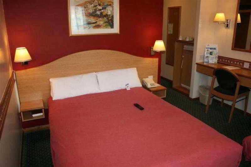 Birchanger Days Inn By Wyndham London Stansted Airport מראה חיצוני תמונה