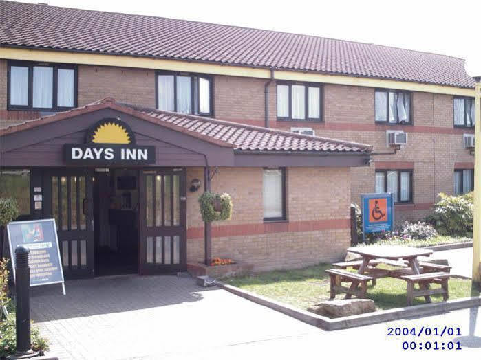 Birchanger Days Inn By Wyndham London Stansted Airport מראה חיצוני תמונה