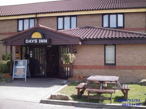 Birchanger Days Inn By Wyndham London Stansted Airport מראה חיצוני תמונה