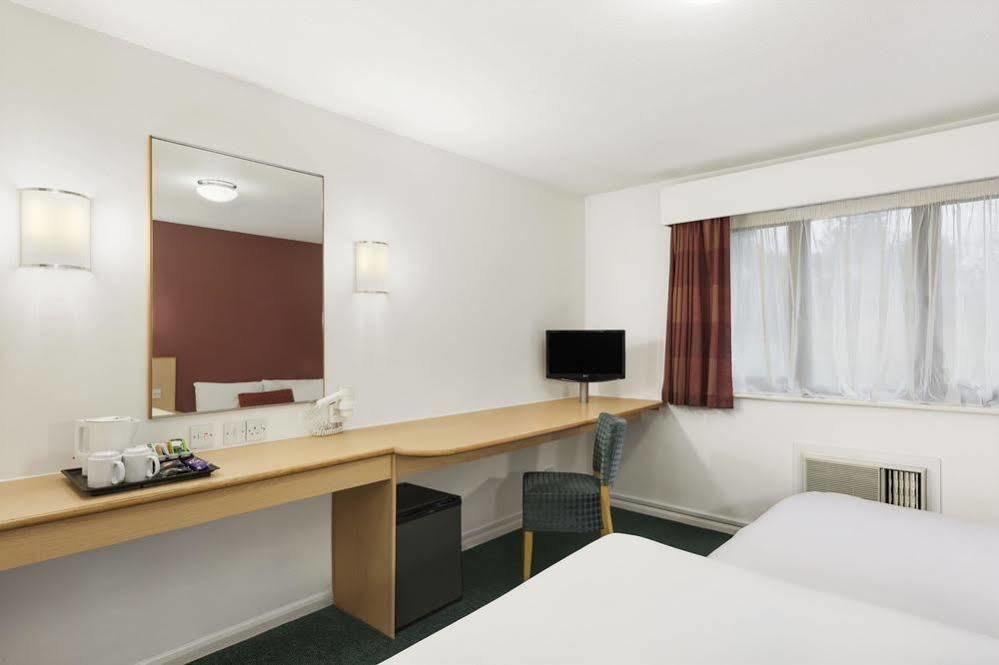 Birchanger Days Inn By Wyndham London Stansted Airport מראה חיצוני תמונה
